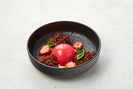 Зеркальная клубника-базилик