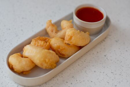 Креветки темпура с имбирной заправкой