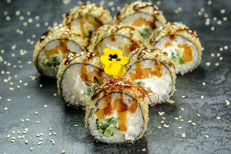 Жареный ролл с масляной рыбой