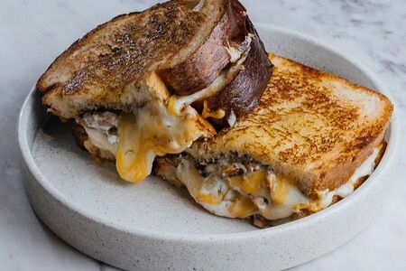 Гриль-чиз с лисичками