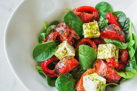 Салат из запеченного перца и брынзы