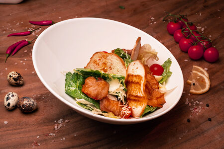 Салат Цезарь с курицей