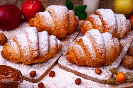 Круассан со сгущенкой