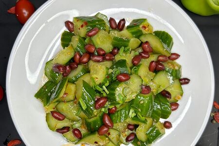Салат из огурцов и арахиса