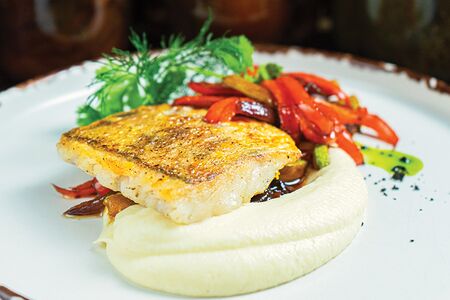 Стейк из судака с овощами