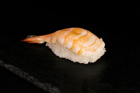 Суши с креветкой