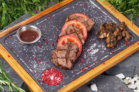 Медальоны из говядины