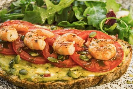 Брускетта с креветками