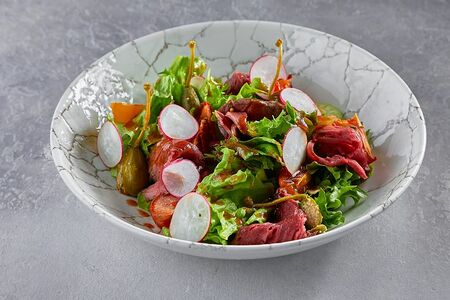 Салат с ростбифом и каперсами