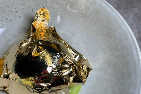 Фисташковый Bau с сусальным золотом