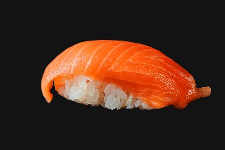 Суши с лососем