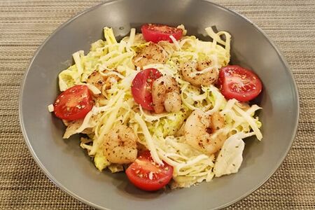 Салат Цезарь с креветками