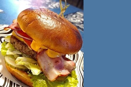 Бургер классический с беконом