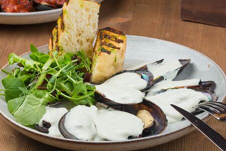 Мидии в соусе монблю