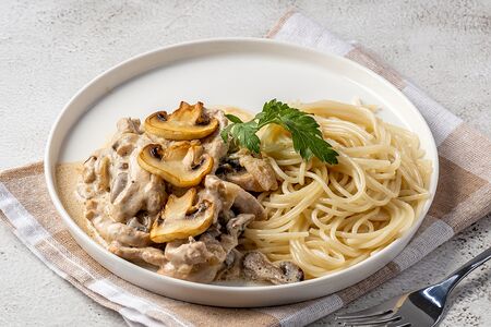 Куриное фрикасе с макаронами