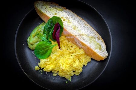 Скрэмбл с гуакамоле