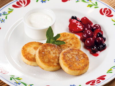 Сырники с ягодным соусом