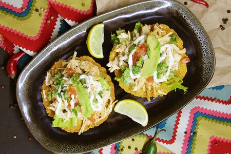 Тостада с курицей