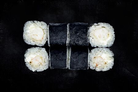 Ролл с креветкой и сыром