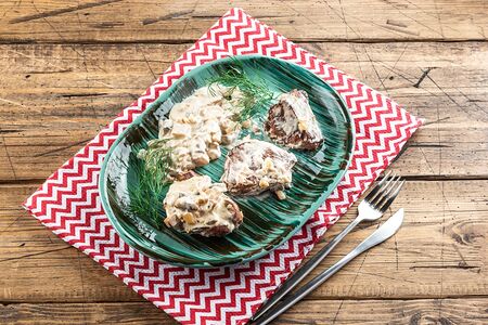 Медальоны в фирменном соусе