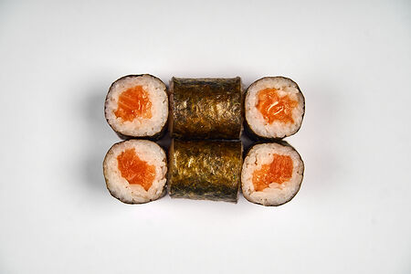 Острый ролл с лососем