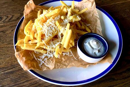 Картофель фри с сыром пекорино сардо