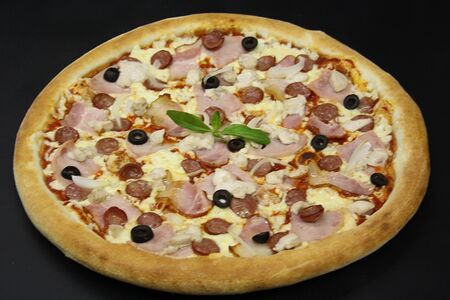 Пицца Четыре мяса (тонкое тесто)