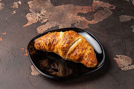 Круассан с сыром гауда