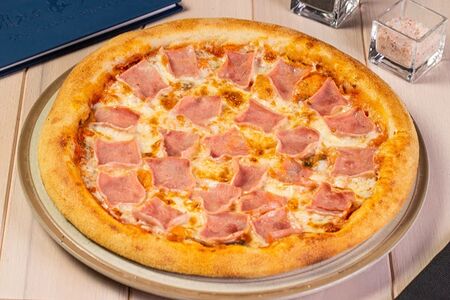 Пицца с ветчиной