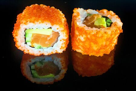 Ролл Калифорния с лососем