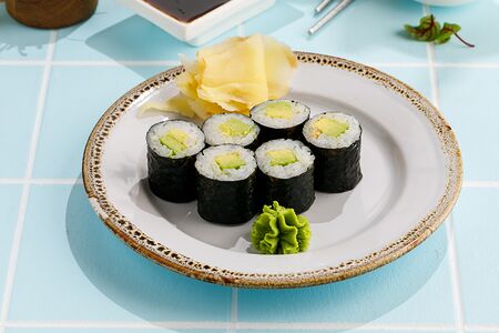 Ролл с авокадо