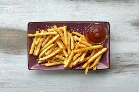 Картофель фри с пармезаном