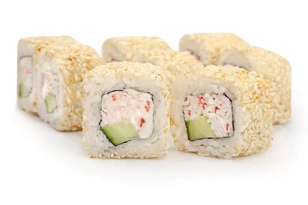 Ролл Калифорния с крабом в кунжуте