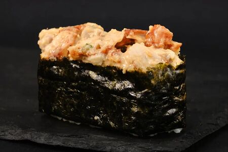 Спайси гункан с угрем