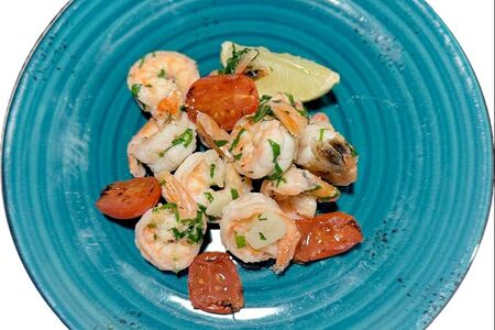 Жареные креветки с чесночным соусом