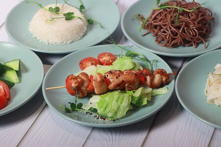 Куриный шашлычок с гарниром на выбор