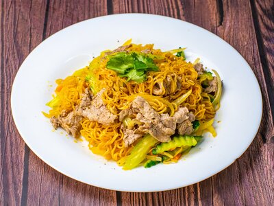 Вок с пшеничной лапшой и говядиной