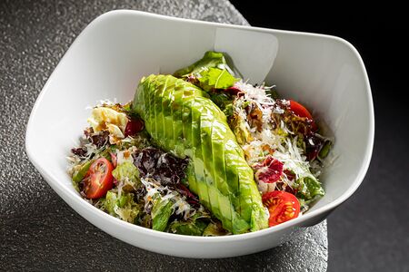 Салат с авокадо