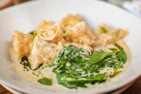 Равиоли с лососем и сливочным соусом