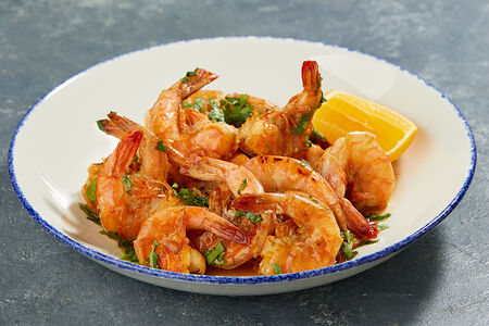 Тигровые креветки в панцире со сливочно-чесночным соусом