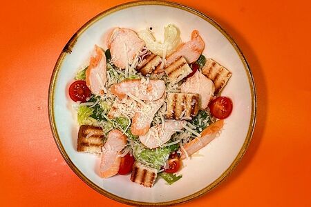 Салат Цезарь с курицей