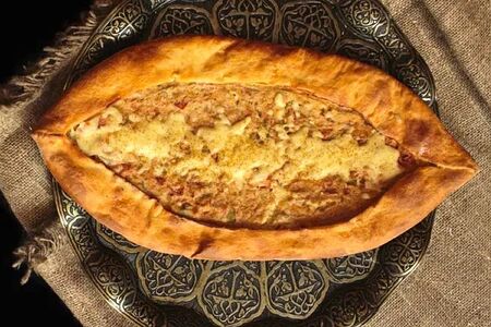 Пиде по-турецки с курицей и грибами