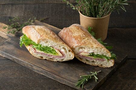 Сэндвич с ветчиной и сыром