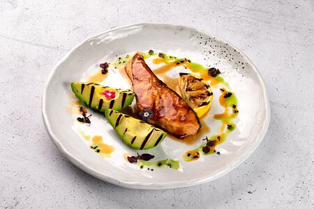 Стейк из лосося под соусом унаги