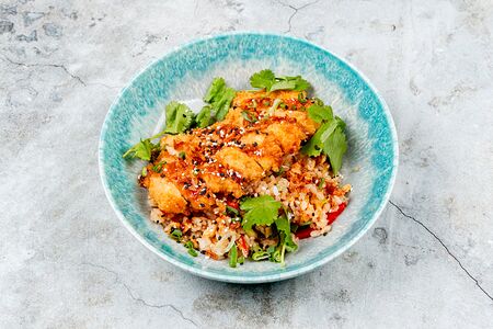 Жареный рис с курицей кацу