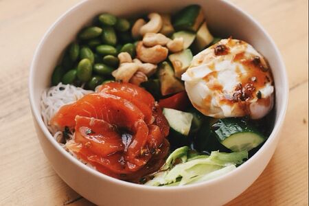 Боул с форелью 