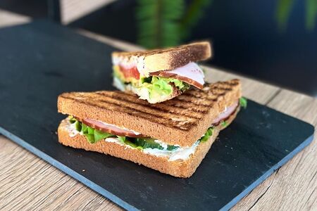 Сэндвич с ветчиной