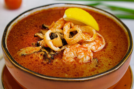 Том ям с морепродуктами