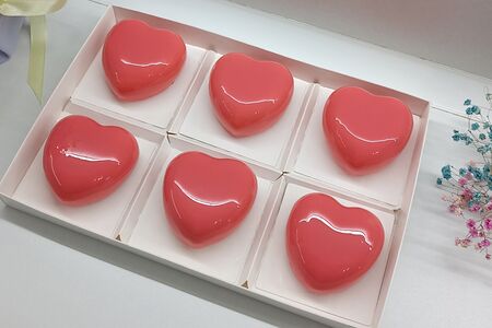 Муссовые пирожные ассорти красные