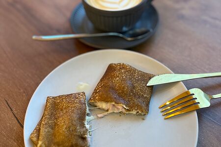 Блины с сыром и ветчиной